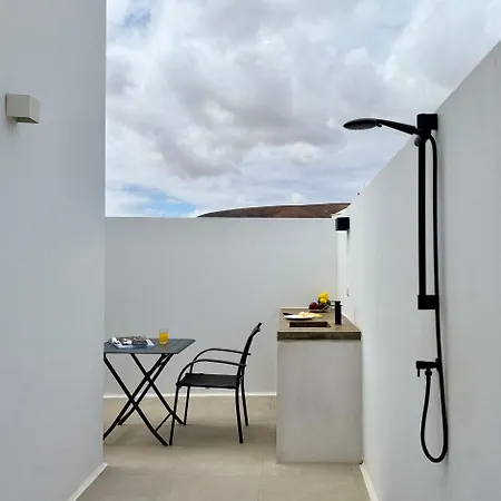 Canaryislandshost L Almar De * Arrieta (Lanzarote)