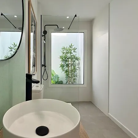 Canaryislandshost L Almar De *